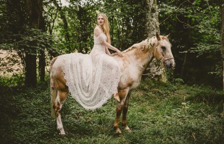 Arrival of the bride on horseback